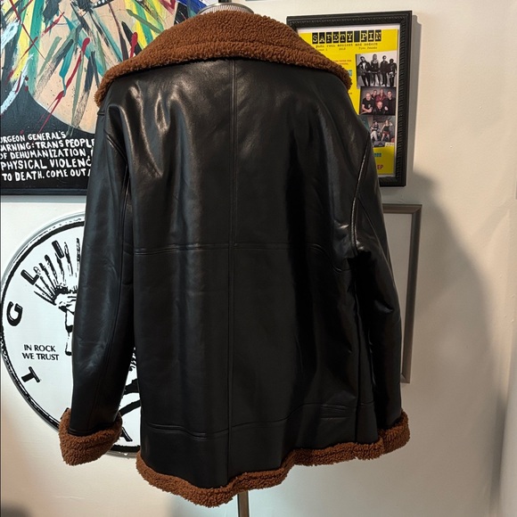 Carhartt Women’s Black Below waist Jacket with Brown Sherpa-style Lining XL - Picture 5 of 5